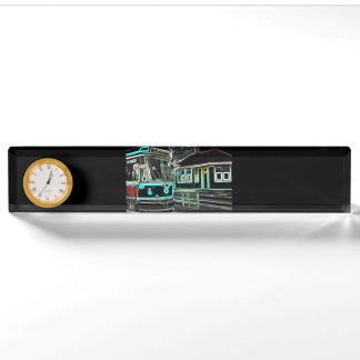 CLRV Neon am Schreibtisch "Namplate" mit Clock Namensplakette