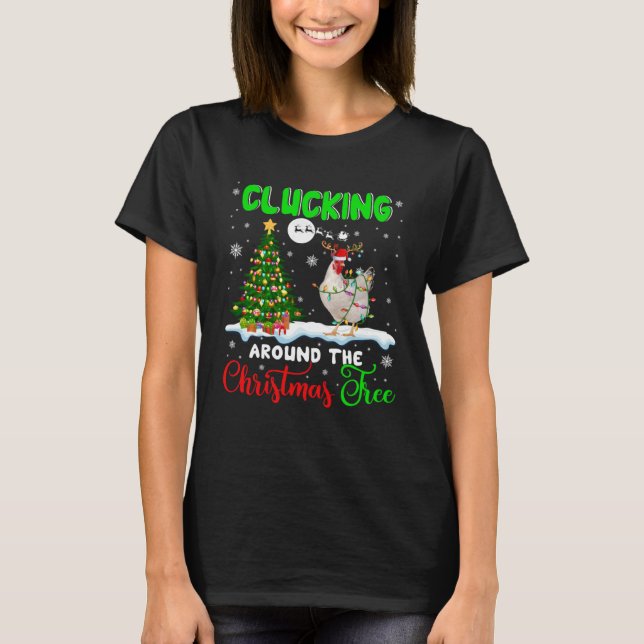 Clucking Around Christmas Tree Santa Reindeer Chic T-Shirt (Vorderseite)