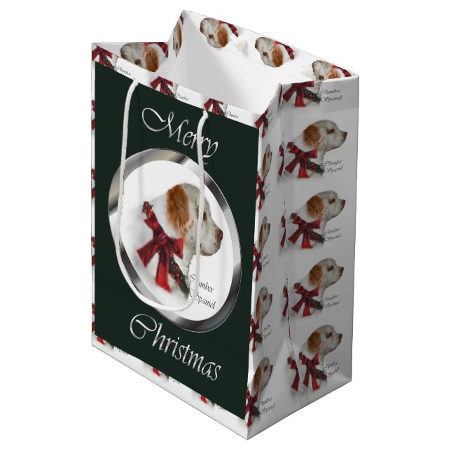 Clumber Spaniel Weihnachten Mittlere Geschenktüte (Vorderseite Schrägansicht)