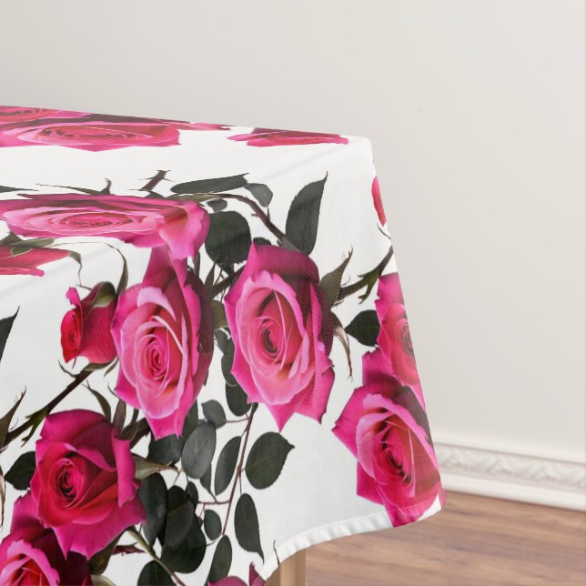 Clustered Red And Pink Roses On A Stark White  Tischdecke (Beispiel)