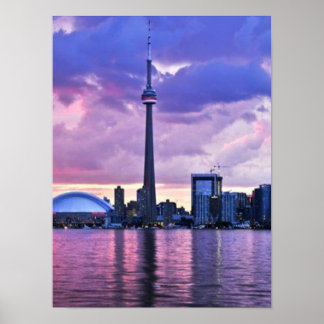 CN Tower : Aussicht von der Innenstadt Torontos Poster