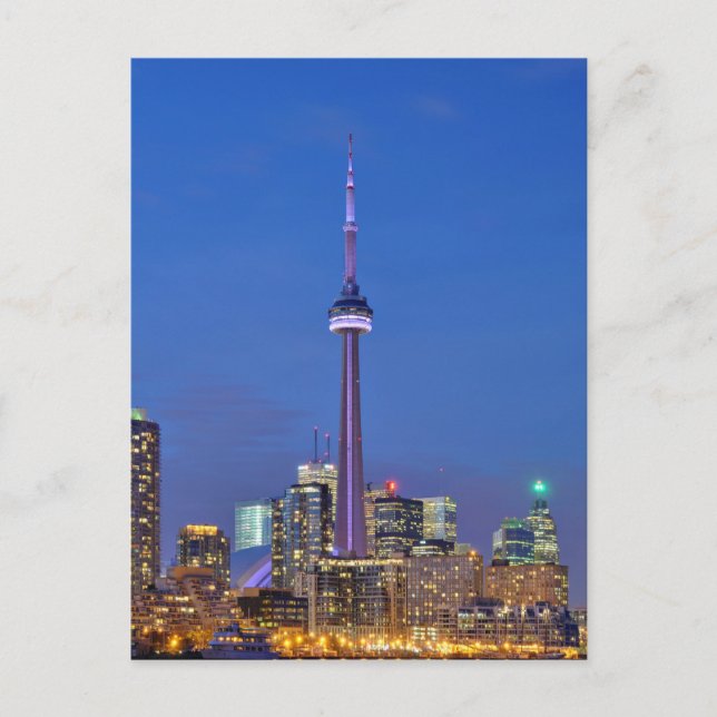 CN Tower Illumined at Night in Toronto Kanada Postkarte (Vorderseite)
