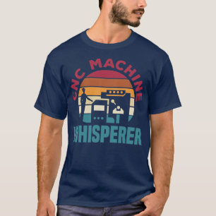 CNC-Maschinist Metalworker CNC-Maschine mit T-Shirt