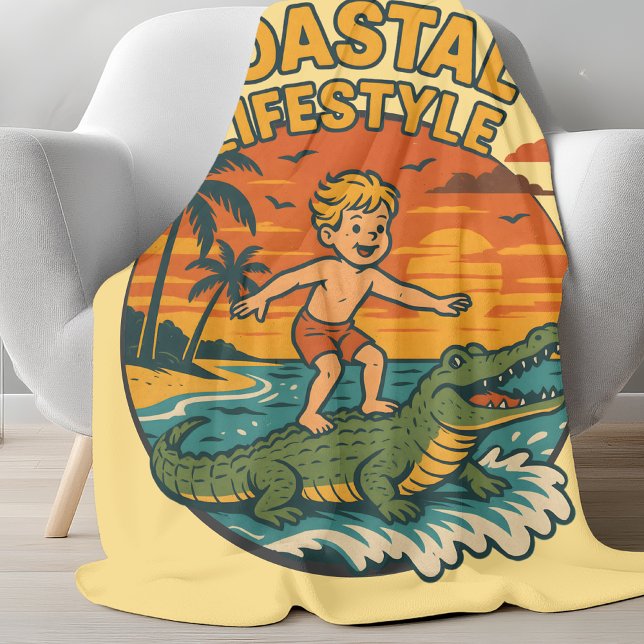 Coastal Gator Alligator Surfing | Retro Surf Beach Fleecedecke (Von Creator hochgeladen)