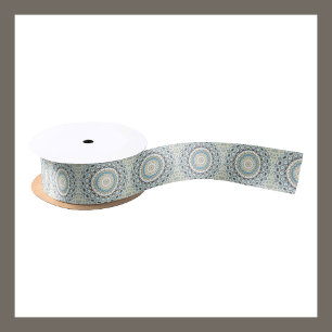 Coastal Mandala in Sand, Blau und Driftwood Tones Satinband