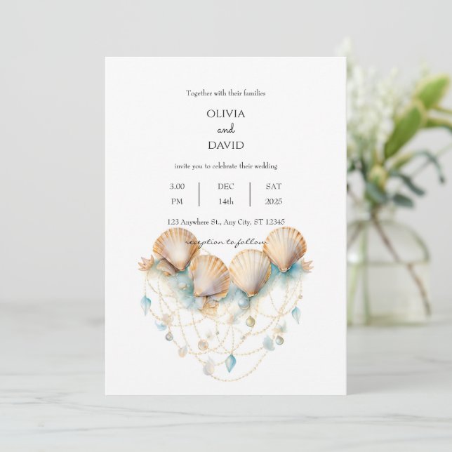 Coastal Seashell Garland Decor Beach Wedding Einladung (Stehend Vorderseite)