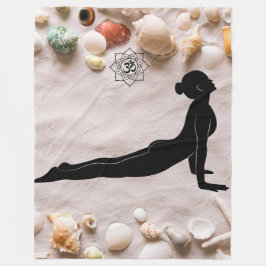 Coastal Serenity: Cobra Pose with Om Mandala Fleecedecke