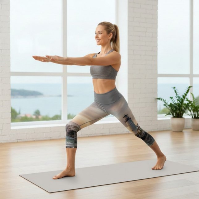 Coastal Serenity Lighthouse Yoga Capris (Von Creator hochgeladen)