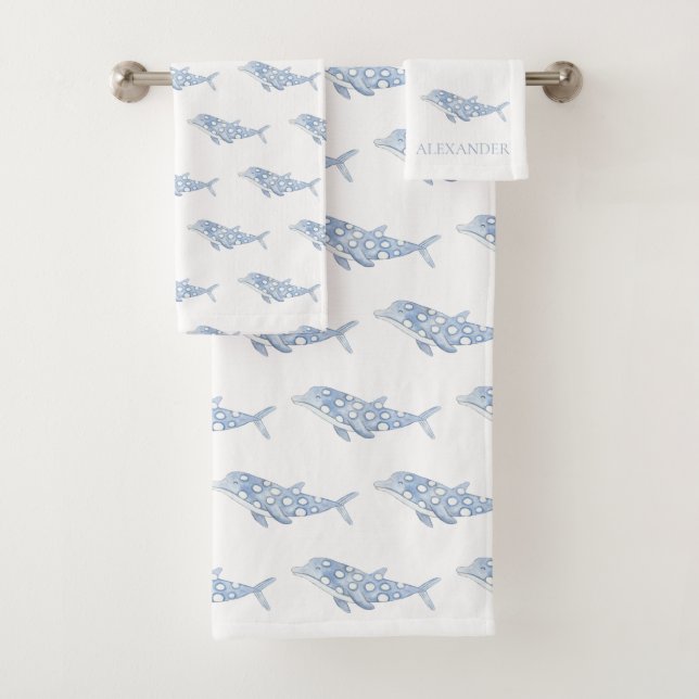 Coastal Watercolor Blue Polka Dot Dolphin Badhandtuch Set (Insitu)