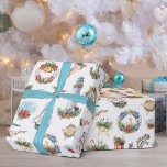 Coastal Watercolor Nautic Christmas White Geschenkpapier<br><div class="desc">Dieses nautische Weihnachtskonzept ist voll von Segelschiffen,  Leuchttürmen,  Ankern,  Bojen,  Schiffsrädern,  Seestern und Muscheln,  alle mit Urlaubspflanzen,  Beeren,  Poinsettia und Heiligen,  mit weißem Hintergrund dekoriert.</div>
