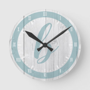 Coastal White Wood Print & Seaglass Blue Monogram Runde Wanduhr