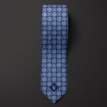 Cobalt Blue Mandala Monogram Krawatte<br><div class="desc">Mit unserem Cobalt Blue Mandala Monogram Neck Tie erhalten Sie einen zeitlosen Look. Die Kombination aus Schwarz und Gold schafft ein elegantes und luxuriöses Aussehen. Verpassen Sie nicht die Gelegenheit,  es mit unseren passenden Socken für ein komplettes Outfit zu kombinieren.</div>