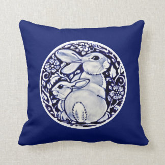 Cobalt Blue Rabbit Baby Bunny Floral Medallion Kissen