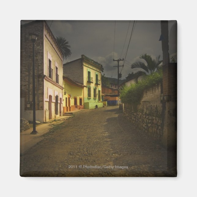 Cobblestone Road & Yellow Gebäude in Mexiko Magnet (Vorne)