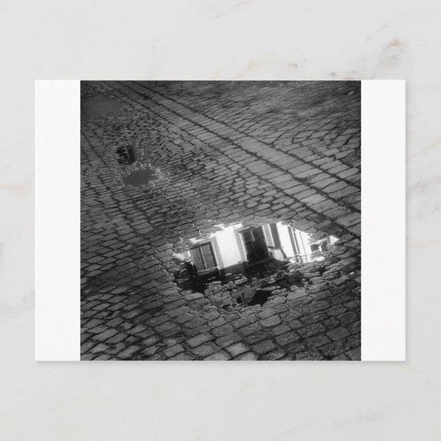 Cobblestone Street with puddle, Innsbruck Österrei Postkarte (Vorderseite)