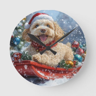 Cockapoo Hund in Sledge Lass es Schnee Weihnachten Runde Wanduhr