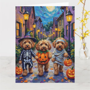 Cockapoo-Hunde beim Trick-or-Treat an Halloween ve Karte
