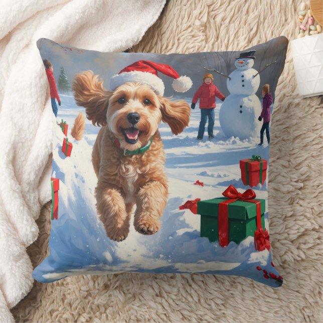 Cockapoo läuft im Schnee mit Weihnachtsmütze Kissen (Decke)