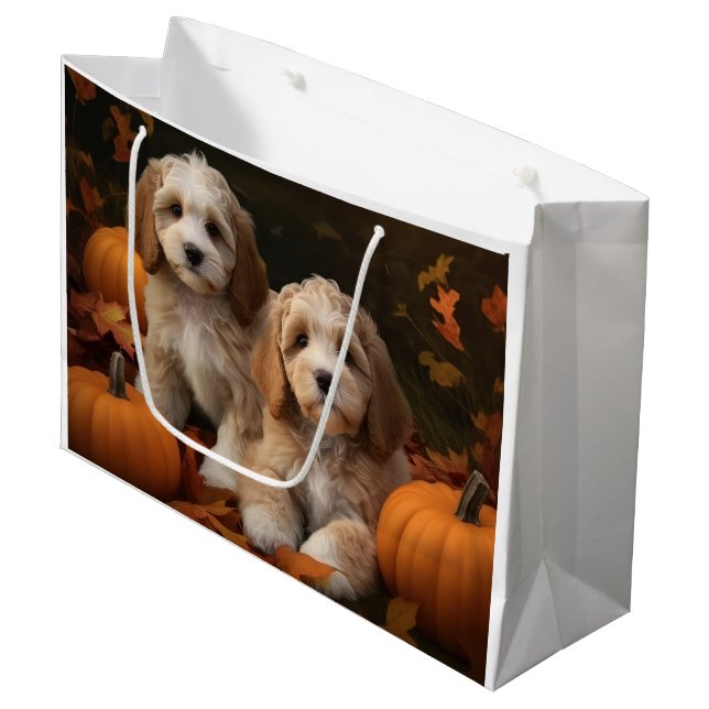 Cockapoo Welpe Herbst Kürbis Große Geschenktüte (Vorderseite Schrägansicht)