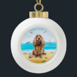 Cocker Spaniel Dog on Beach Keramik Kugel-Ornament<br><div class="desc">Ein Cocker Spaniel Hund sitzt am Strand,  ist eine gute Geschenkidee für jemanden,  der diese Hundefresse Liebe.</div>