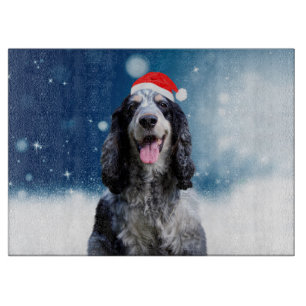 Cocker Spaniel Hund mit Weihnachts-Weihnachtsmannm Schneidebrett
