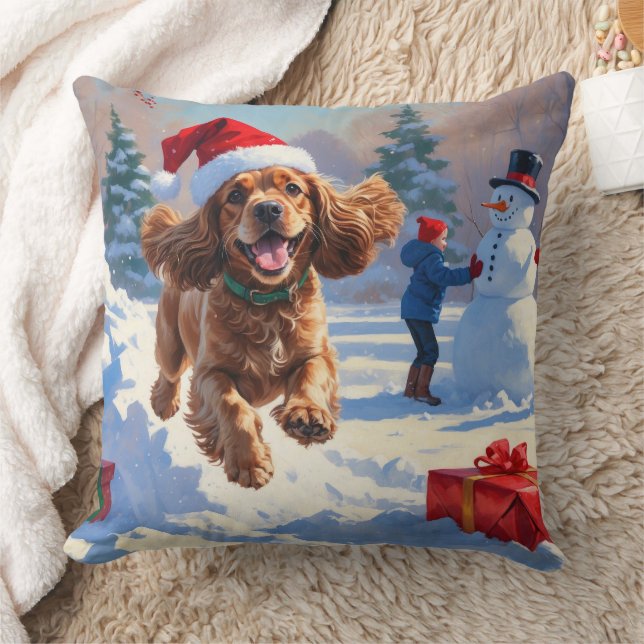 Cocker Spaniel läuft in Schnee mit Weihnachtshut Kissen (Decke)