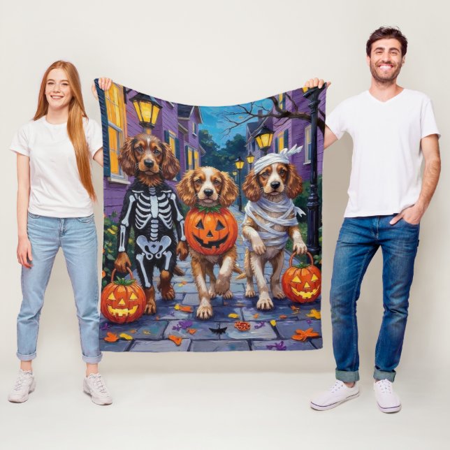 Cocker Spanierhunde Trick-or-Treating zu Halloween Fleecedecke (Beispiel)