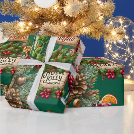 Cocktail Christmas Party with Drinks on Green Geschenkpapier