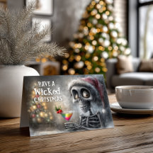 Cocktail und Weihnachtsskelett