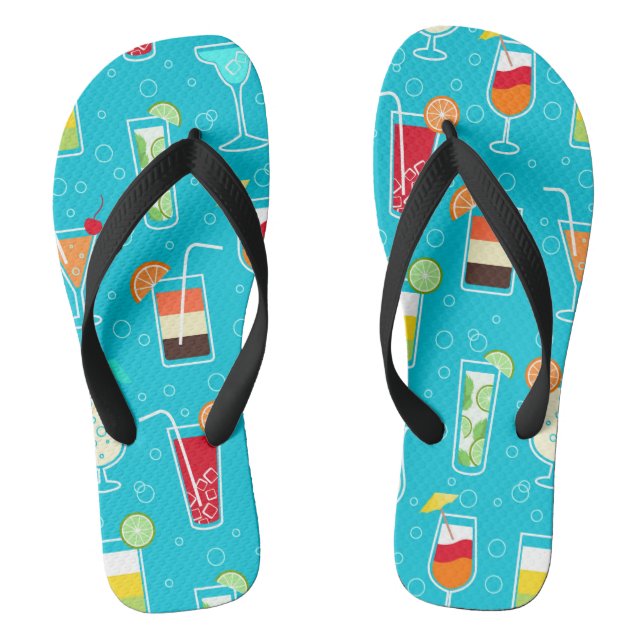 Cocktailmuster auf Aquamarinem Hintergrund Flip Flops (Fußbett)
