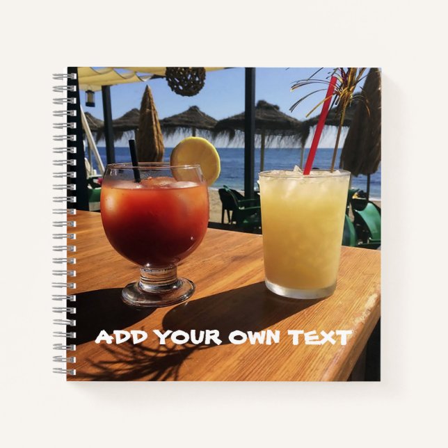 Cocktails am Meeresbenutzertext Notizbuch (Vorderseite)