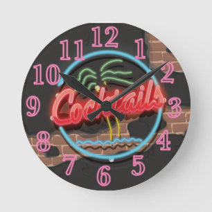 Cocktails-Nachtclub-Neonschild Runde Wanduhr