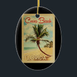 Cocoa Beach Palm Tree Vintage Reisen Keramik Ornament<br><div class="desc">Ein einzigartiges Retrodesign aus der Mitte des Jahrhunderts in Cocoa Beach Florida. Es verfügt über eine geschwungene Palme am Sandstrand mit Ozean unter einem blauen bewölkten Himmel.</div>