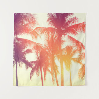 Coconut Beach: Vintage tropische Wärme. Wandteppich