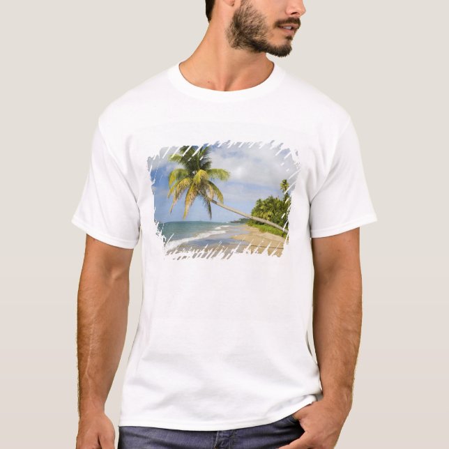 Coconut Grove Beach in Cades Bay, mit St. 2 T-Shirt (Vorderseite)