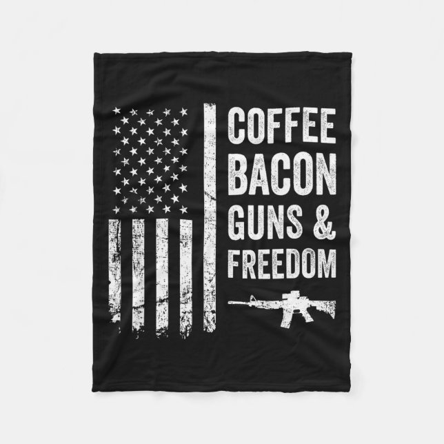 Coffee Bacon Guns &amp; Dom - Bbq Grill Funny Gun  Fleecedecke (Vorderseite)