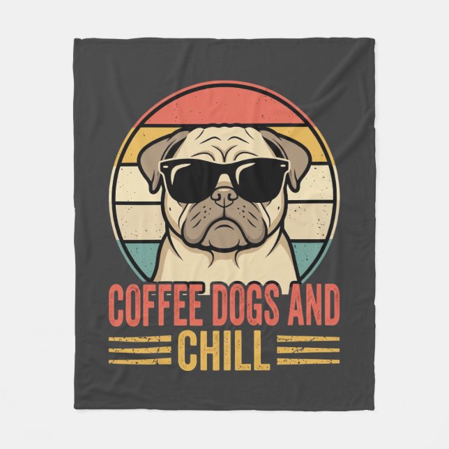 Coffee Dogs und Chill Retro Pug Fleecedecke (Vorderseite)