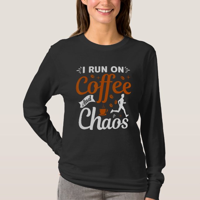 coffee drinker saying I live on coffee and chaos 2 T-Shirt (Vorderseite)