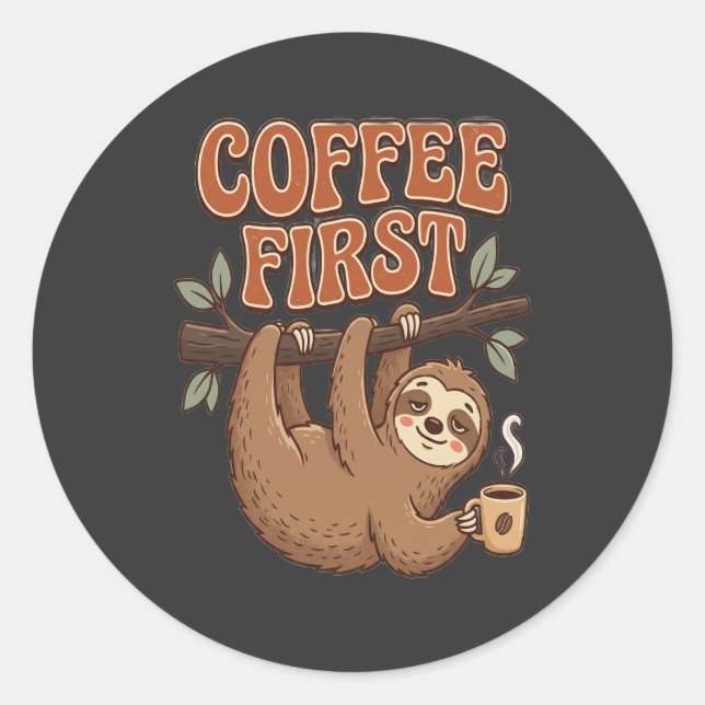 Coffee First Funny Sloth T-Shirt Runder Aufkleber (Vorderseite)