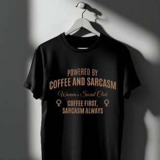 Coffee & Sarkasmus: Frauen-Sozialclub T-Shirt