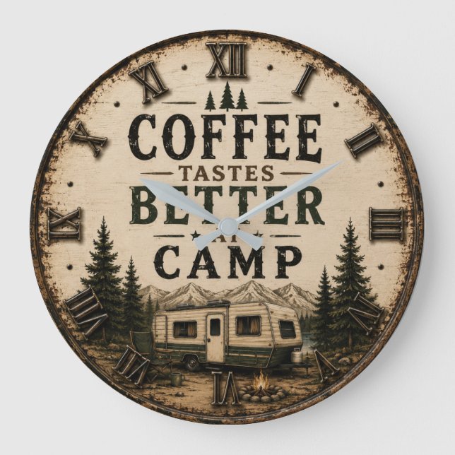 Coffee Tastes Better at Camp Rustic Große Wanduhr (Vorderseite)