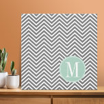 Cohle und Minze Grüne Chevronen Custom Monogram Leinwanddruck<br><div class="desc">Fügen Sie Ihre Monogramme diesem trendigen und grafischen Muster mit beliebten Farben hinzu.</div>