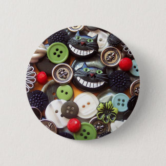 Collage mit schwarzen Cheshire-Katzen-Knöpfen Button