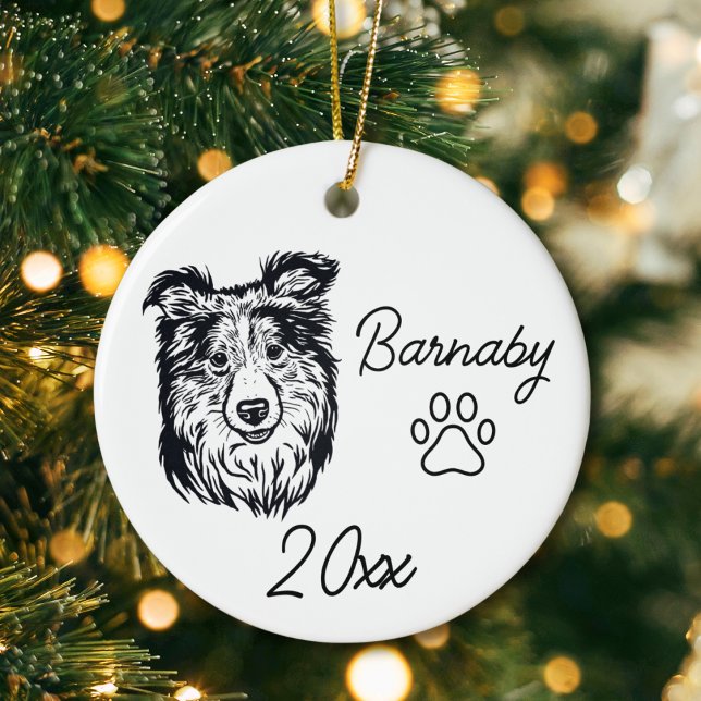 Collie Dog Individuelle Name & Year Line Art Keramik Ornament (Collie Dog Custom Name and Year Ornament with Paw Print. Black and White Line Art Modern)
