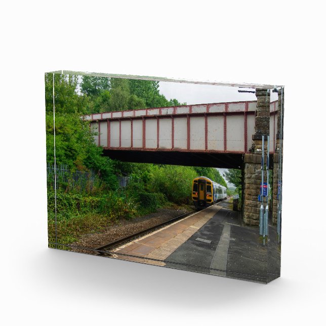 Colne Bound Train Leaving Burnley Barracks Railway Fotoblock (Rechts)