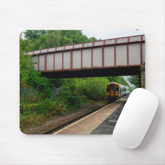 Colne Bound Train Leaving Burnley Barracks Railway Mousepad (Mit Mouse)