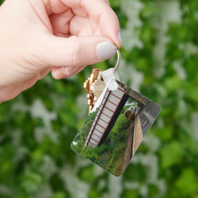 Colne Bound Train Leaving Burnley Barracks Railway Schlüsselanhänger (Hand)