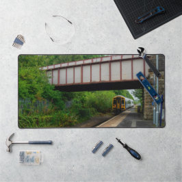 Colne Bound Train Leaving Burnley Barracks Railway Schreibtischunterlage