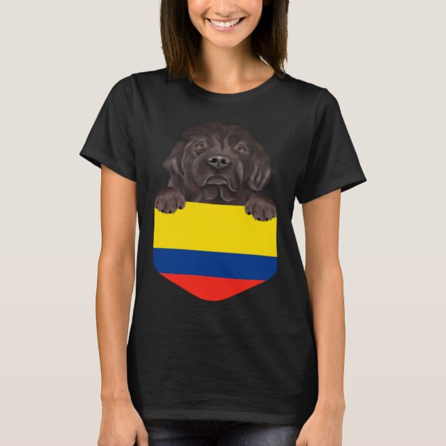 Colombia Flag Newfoundland Dog In Pocket T-Shirt (Vorderseite)