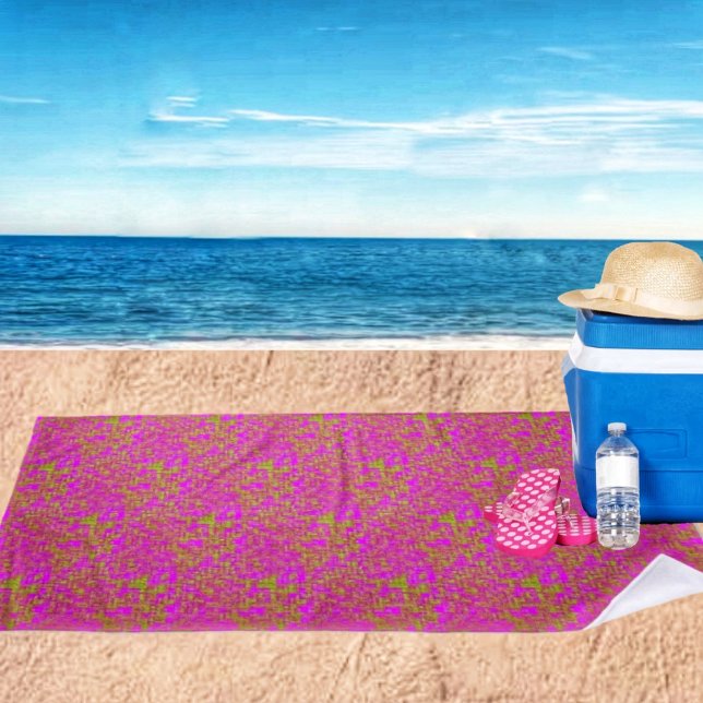 Color Medley Strandtuch (This Color Medley Beach Towel design, is a delight, in pink and gold!)